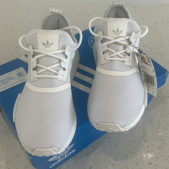 Adidas NMD R1 Primeblue Women’s Size 6 White NEW WITH BOX AND TAG - Picture 2 of 11